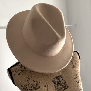 NWOT VICI Hat Tan Light Beige